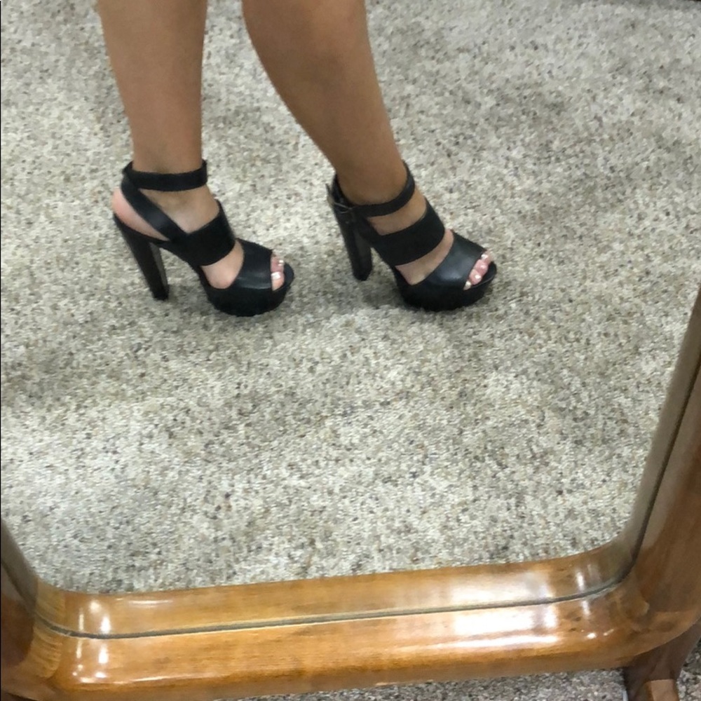 Steven Madden Black Heels 6.5